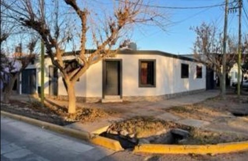 Maipu House | Casa Maipu: Family-Friendly Retreat with Hot Tub Access