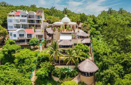 P Chahue Villa | Oceanfront Villa Casa Maka with Pool & Pet-Friendly Amenities