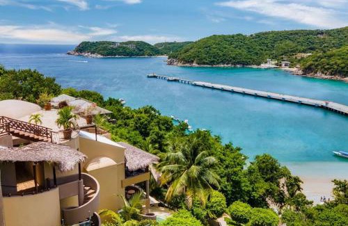 P Chahue Villa | Oceanfront Villa Casa Maka with Pool & Pet-Friendly Amenities