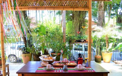 Jardim Itagua House | Family-Friendly CASA MANGARITO with 9.1 Guest Rating