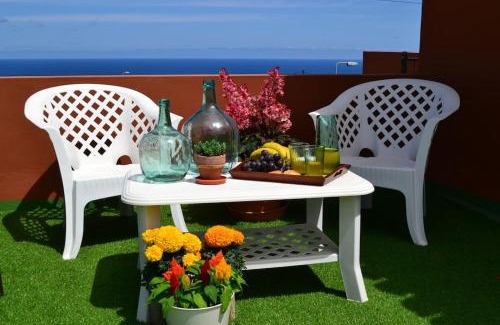 Icod de los Vinos House | Casa Mannheim: Oceanfront Retreat with a 9.7/10 Rating