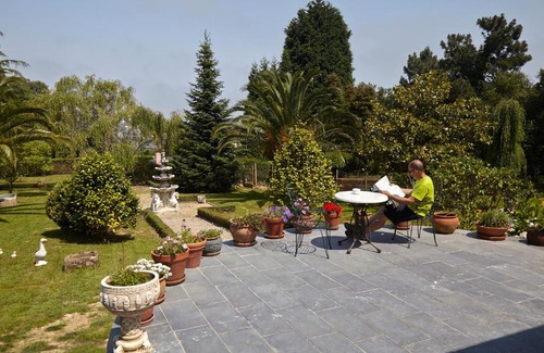 Valdes House | Cozy Casa Manoli Luarca with Ocean Views & Child-Friendly Stay