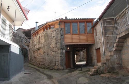 Allariz House | Discover Casa Manuela: Family-Friendly with Hot Tub Bliss