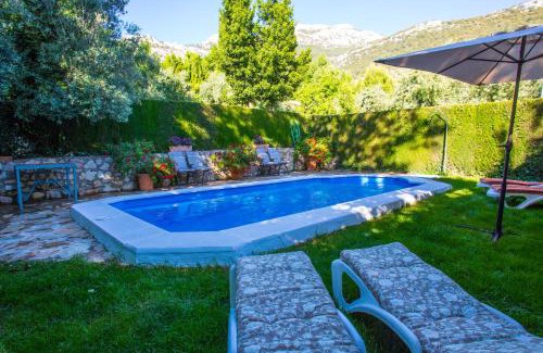 Campocamara House | Discover Casa María I: Pet-Friendly Getaway with Pool
