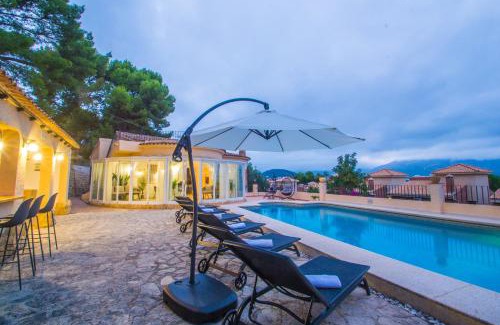 La Nucia Apartment | Experience Casa Mar: Oceanfront Getaway with Pool Access