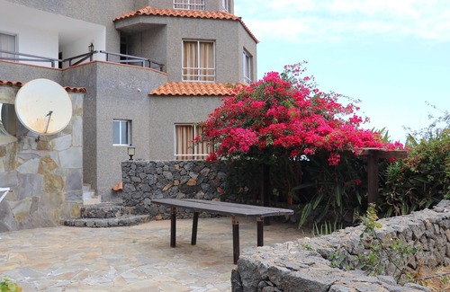 El Tanque Apartment | Economical Stay at Casa Mara Tenerife - Ideal for Families