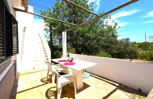 Malhao Villa | Casa Margarida: Rustic Cottage with Pool for Family Fun