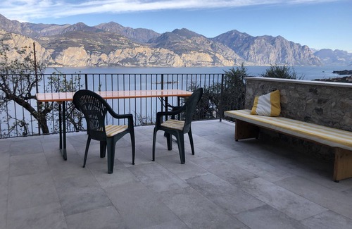 Castelletto Apartment | Charming Two-Story Apartment with Panoramic Terrace