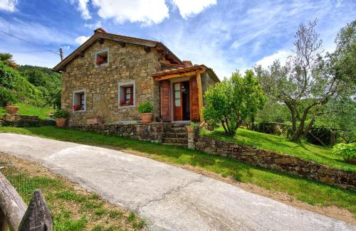 Pieve di Chio House | Inviting Casa Margherita 2: Pet Friendly with Pool Access