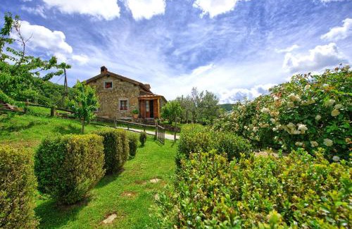 Pieve di Chio House | Inviting Casa Margherita 2: Pet Friendly with Pool Access