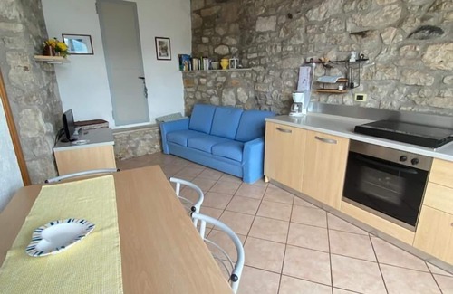 Castelletto Apartment | Casa Margherita Apartment with Garden and Lake View