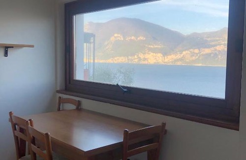 Castelletto Apartment | Cozy Casa Margherita: Oceanfront, Pet-Friendly Escape