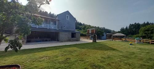 Loiba House | Casa Mariñao 1: Family-Friendly Retreat with Top Ratings