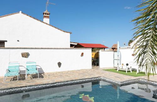 Conil de la Frontera House | Casa Mari Loli 1: Family Retreat with Pool & Pet-Friendly