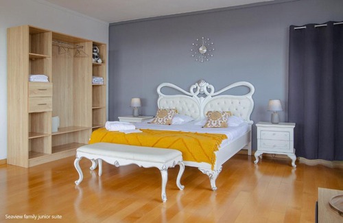 Port Louis Bed & Breakfast | Discover Casa Maria: Oceanfront Retreat with Pool & Hot Tub