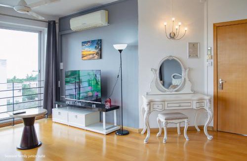 Port Louis Bed & Breakfast | Discover Casa Maria: Oceanfront Retreat with Pool & Hot Tub