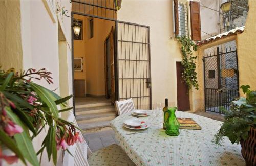 Cannero Riviera House | Discover Casa Maria Vittoria: Pet & Child-Friendly Retreat