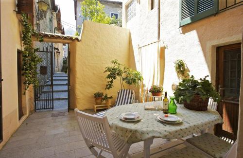Cannero Riviera House | Discover Casa Maria Vittoria: Pet & Child-Friendly Retreat