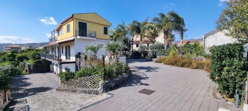 Scillichenti House | Elegant Casa Mariano: 4-Star Stay with Unique Amenities
