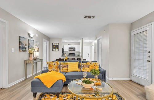 Pleasant Valley Apartment | Casa Marigold: ATX-Near Austin Downtown/Airport-Gym,pool