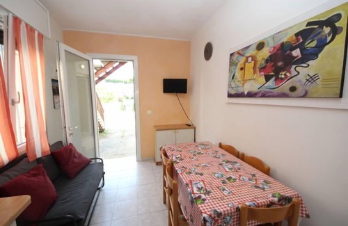 Rosolina Mare Apartment | Cozy Casa Marina: Pet-Friendly Oceanfront Retreat