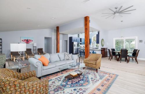 Dripping Springs House | Cozy Casa Mariposa: Renovated Retreat with Firepit & Pets Welcome