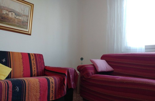 Acquaseria Apartment | Casa Mariuccia - Tranquil Garden Retreat by the Lake