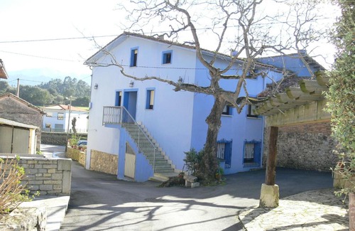 Niembro House | Welcoming Casa Mariví: Family-Friendly Getaway Awaits