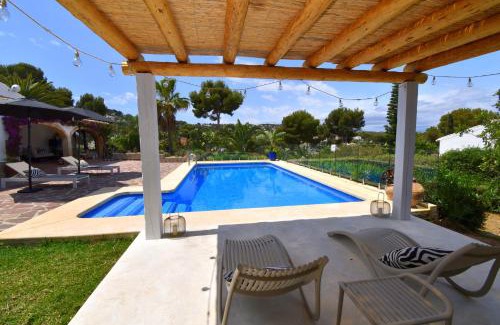 El Tosalet House | Elegant Casa Markoli: Family-Friendly Retreat with Pool