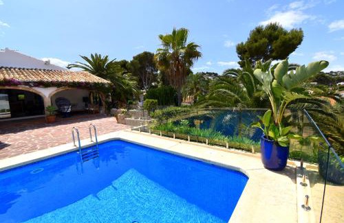 El Tosalet House | Elegant Casa Markoli: Family-Friendly Retreat with Pool