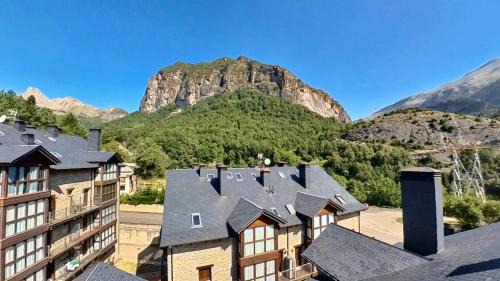 Escarrilla Apartment | Discover Casa Marmotte: Family-Friendly Retreat in the Pyrenees