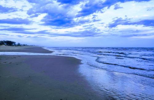 Balneario Arroio do Silva House | Cozy Casa Marron with Private Beach and Ocean Views