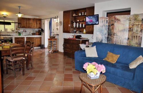 Formia Apartment | Casa Marta with garden and hot tub