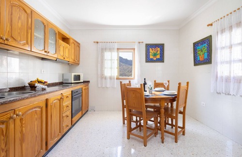 Tejeda House | Scenic Casa Maruca with Roque Nublo Views & Spa Amenities
