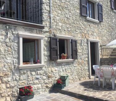 Castelletto Apartment | Cozy Casa Mary: Oceanfront Views & Pet-Friendly Stay