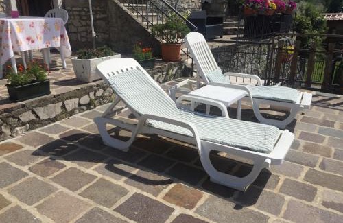 Castelletto Apartment | Cozy Casa Mary: Oceanfront Views & Pet-Friendly Stay