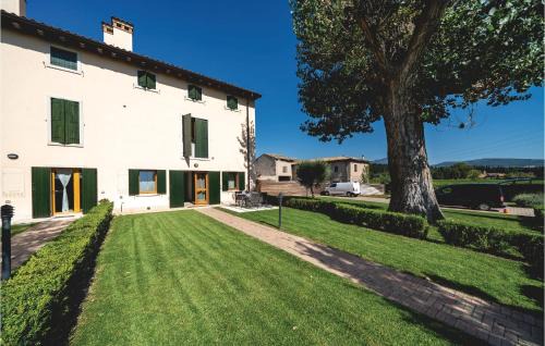 Cavaion Veronese Apartment | Delightful Casa Mary: Family-Friendly with a Pool Oasis