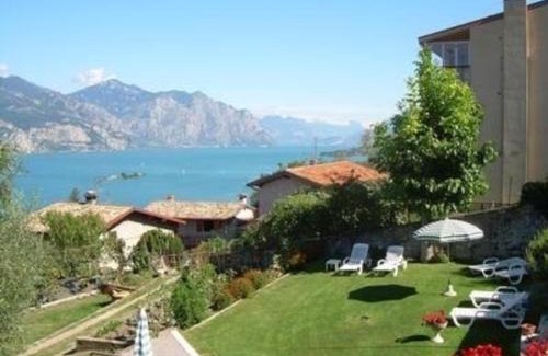 Castelletto Apartment | Cozy One-Bedroom Suite at Casa Mary with Lake View and Garden