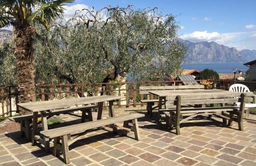 Castelletto Apartment | Cozy One-Bedroom Suite at Casa Mary with Lake View and Garden