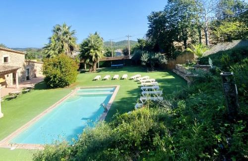 Mont-Ras Ski Chalet | Pet-Friendly Casa Mas Molines with Oceanfront Views