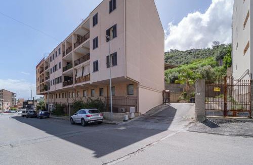 Bordonaro Apartment | Comfortable Stay at Mata e Grifone - Family-Friendly Bivani
