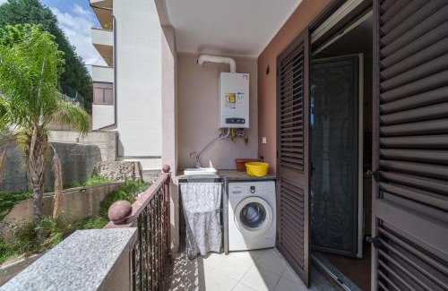 Bordonaro Apartment | Comfortable Stay at Mata e Grifone - Family-Friendly Bivani