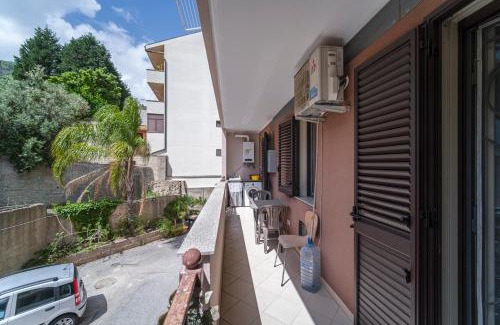 Bordonaro Apartment | Comfortable Stay at Mata e Grifone - Family-Friendly Bivani