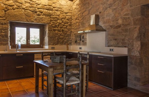 Sagas Cottage | Ideal Casa Mateus for 11: Pet-Friendly with Pool Access