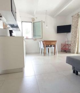 Colombaro Apartment | Casa Mavi: Family-Friendly Stay with Delicious Dining