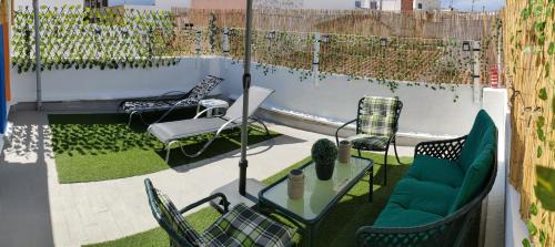 Pego House | Casa Mayago: Family-Friendly Retreat with Terrace & Sun Deck