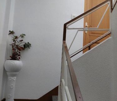 Arborbuena House | Casa MaySa: Pet-Friendly Retreat with 9/10 Guest Rating