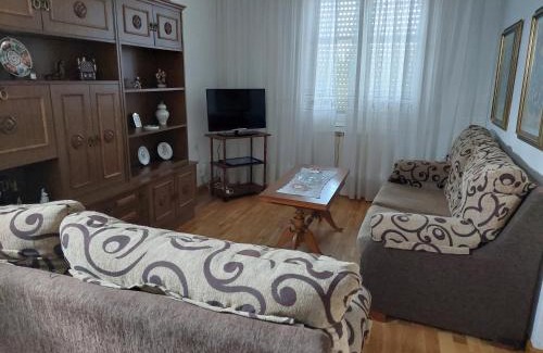 Arborbuena House | Casa MaySa: Pet-Friendly Retreat with 9/10 Guest Rating