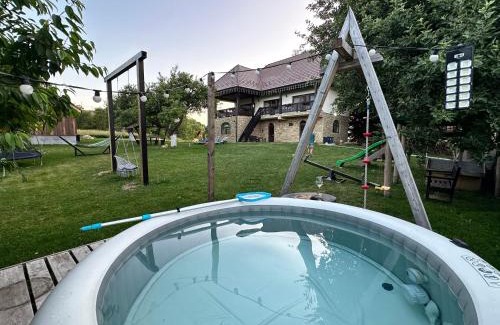 Bran House | Top-Rated Casa meșterului: Private Beach & Ocean Views