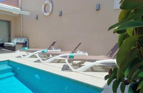 Palamos House | Beautiful Casa Mediterránea with Private Pool & Ocean Views